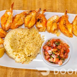 Camarones a la Parrilla. broiled shrimps,rice ,salad